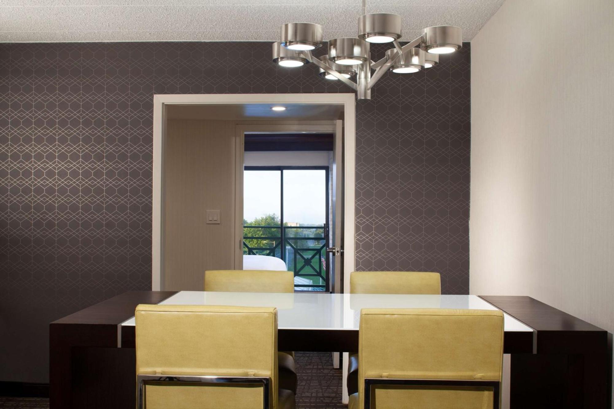 Embassy Suites By Hilton Philadelphia Airport Extérieur photo